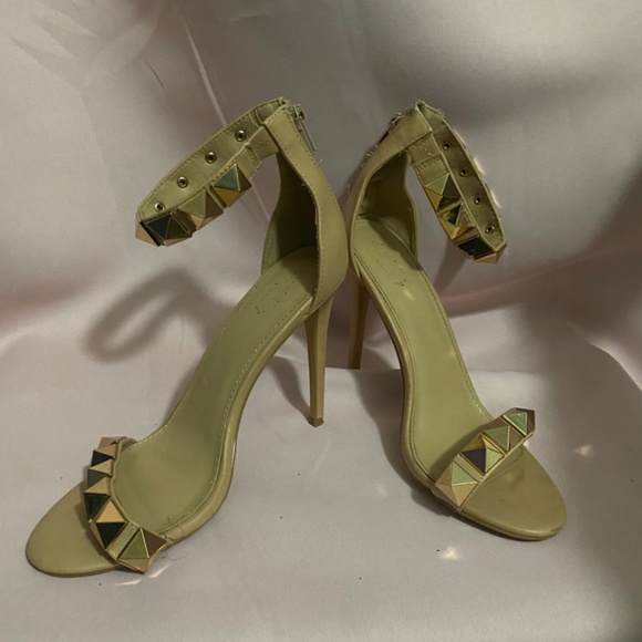 Golden Goddess: open toed ankle strap heels with zipper - Picture 3 of 3